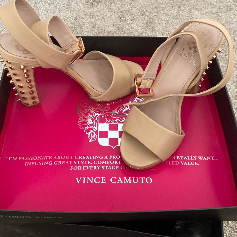 Taupe sandals withh rose gold detail